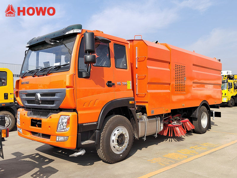 เครื่องกวาดถนนแบบดูดฝุ่น Sinotruk RHD 190HP