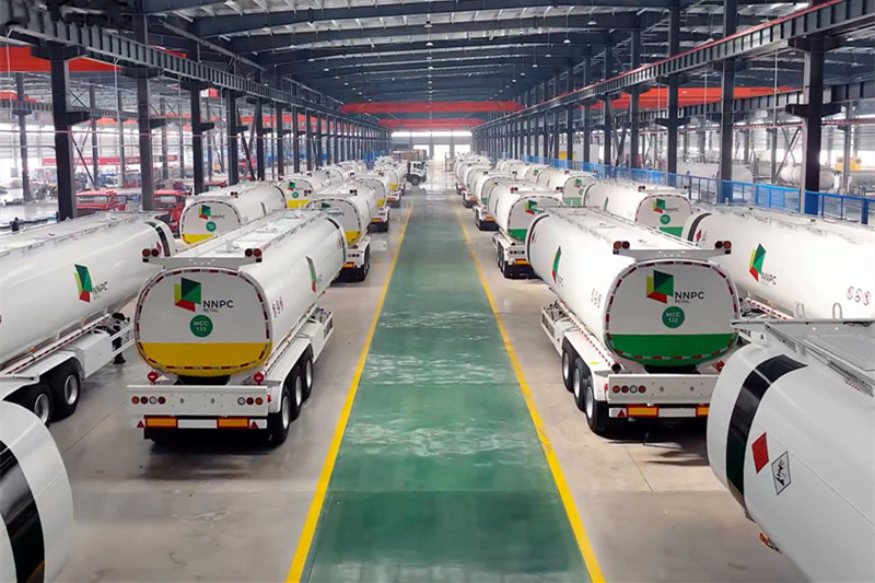 อาเดบาโย ทุนเด