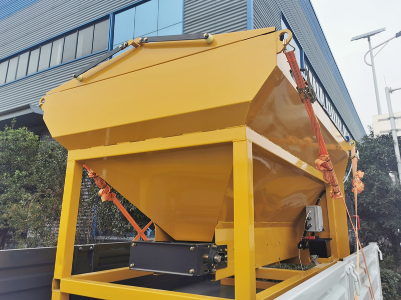 Customized 4000L snow melting spreader