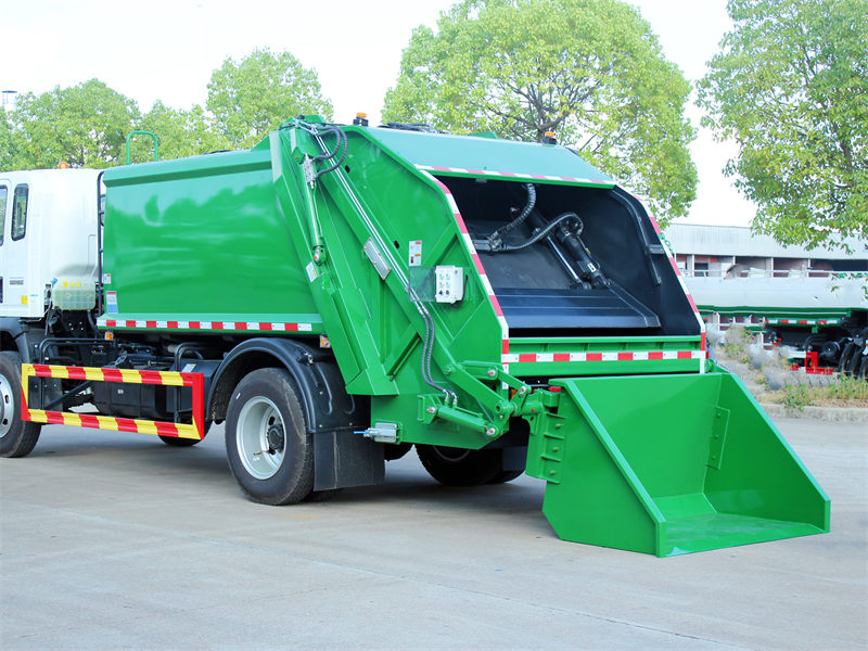 Howo light garbage compactor truck
