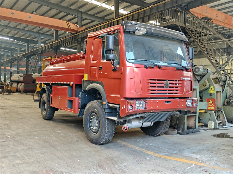 HOWO 4x4 mining oil truck HOWO 4x4 mining oil truck